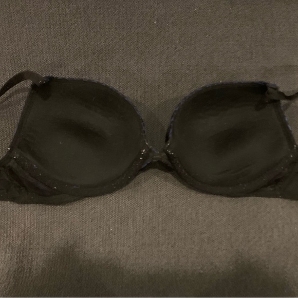 Gorgeous Victoria’s Secret Black and Push Up Blue Bra Size 32D - Picture 2 of 3